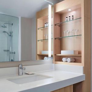 1 Bedroom Suite 1 King Whirlpool